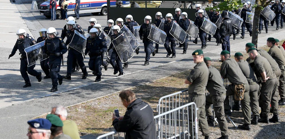 Polizei sowie Bundesheersoldaten im Rahmen der Grenzschutz-Übung "ProBorders" am Grenzübergang Spielfeld am Dienstag, 26. Juni 2018.