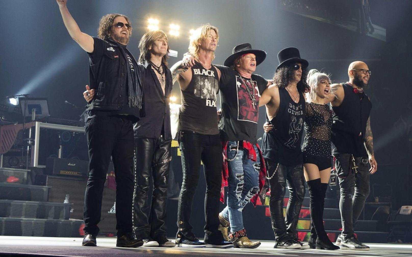 Seit 2016 gehen die drei Guns N'Roses-Gründungsmitglieder Axl Rose, Duff McKagan und Slash wieder gemeinsam mit Keyboarder Dizzy Reed und weitern Musikern auf Tournee