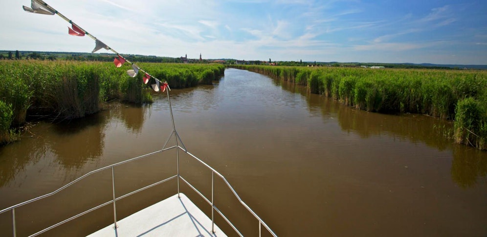 Kanal am Neusiedlersee bei Rust, Burgenland.
