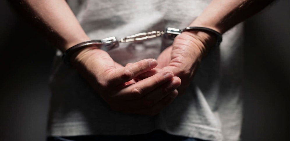 Der 22-Jährige sitzt wegen zahlreicher Vergehen in der JVA Wels. Symbolbild.