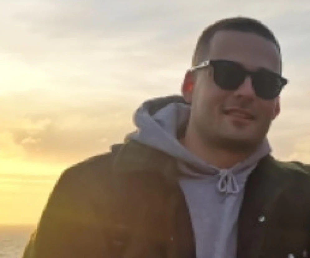 Die Leiche eines 25-jährigen Briten, der in Australien seit Tagen als vermisst galt, wurde gefunden. Sie lag rund einen Kilometer vom Campingplatz in Princetown entfernt, wo der Mann mit Freunden Tage zuvor aufgehalten hatte.