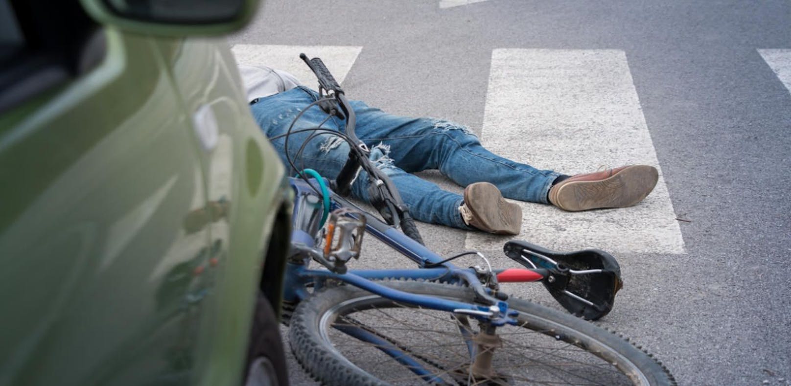 Der Radfahrer kam bei dem Unfall zu Sturz