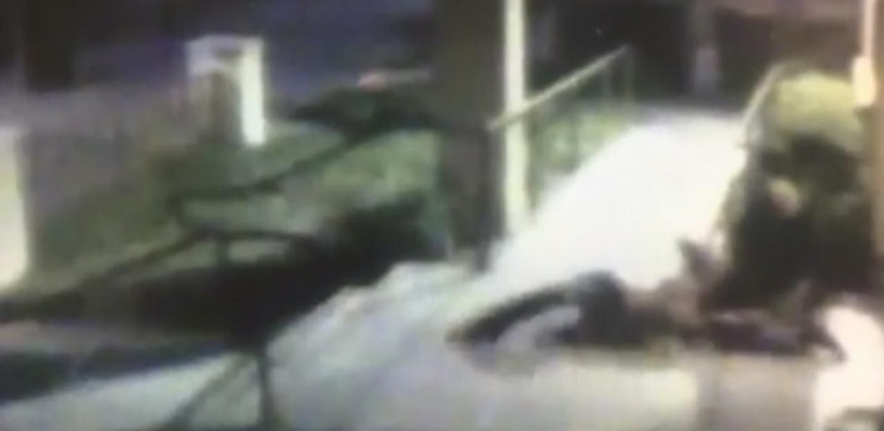 Ein Überwachungsvideo zeigt die Tat.