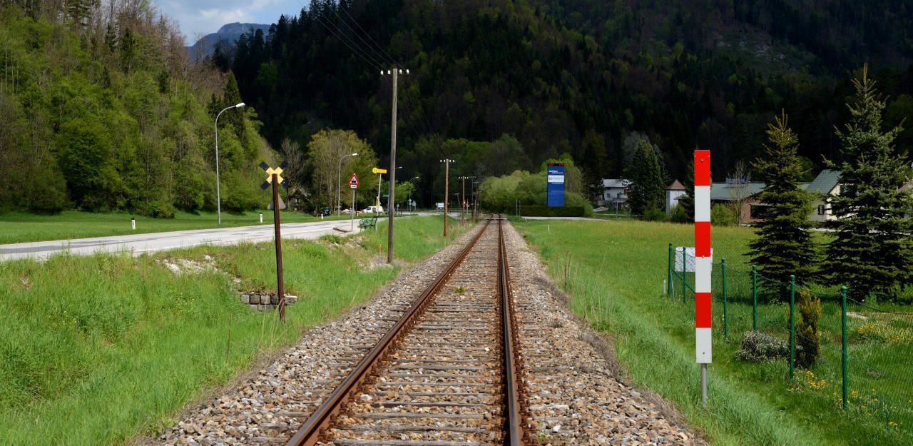 Heute.at - Lebensgefahr: Burschen legten Stämme auf Gleise
