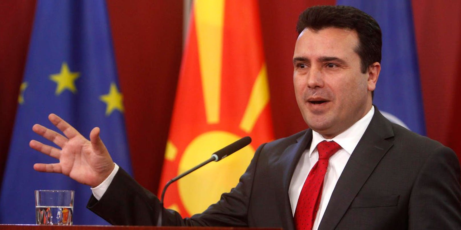 
Der mazedonische Ministerpräsident Zoran Zaev ist Geshcichte.