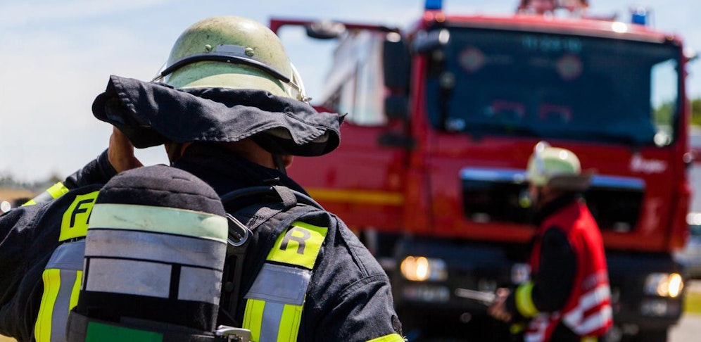 Ein Kind konnte nach dem Feuer in dem Mehrparteienhaus nur noch tot geborgen werden. 