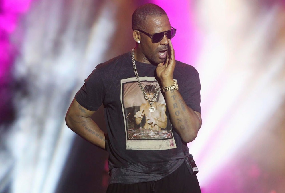 R. Kelly bei einem Auftritt im Hasely Crawford Stadium in Port-of-Spain am 2. November 2013 (Bild: Andrea De Silva) 