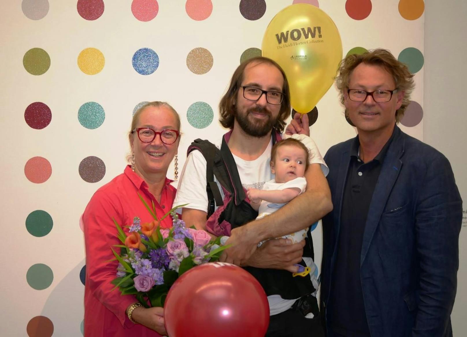 Agnes Husslein-Arco und Hans-Peter Wipplinger begrüßten die 200.000. Besucherin in der WOW! Ausstellung im Leopold Museum.