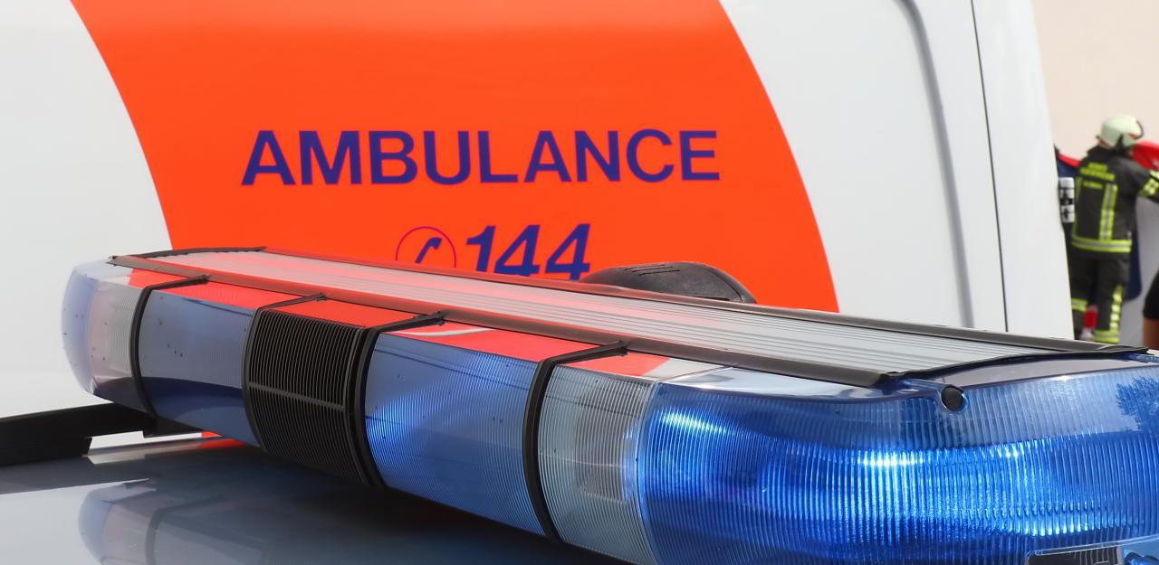 Heute.at - SUV prallt gegen Baum, Lenker stirbt an Unfallstelle