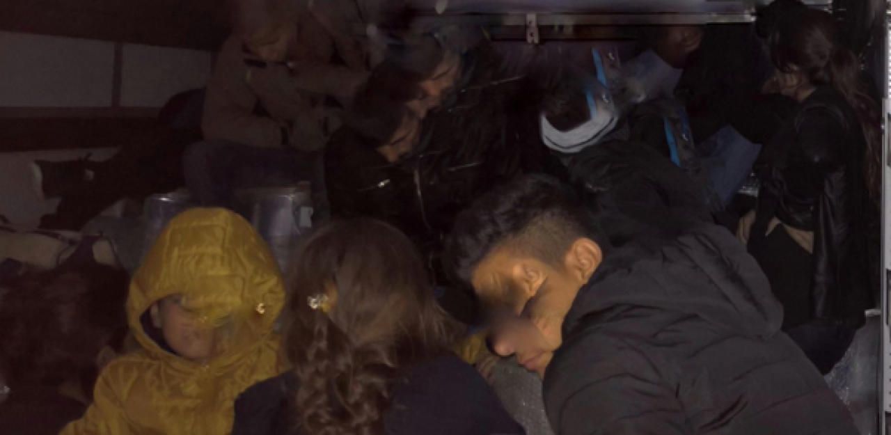 Heute.at - Brandenburg: LKW mit 51 Flüchtlingen gestoppt