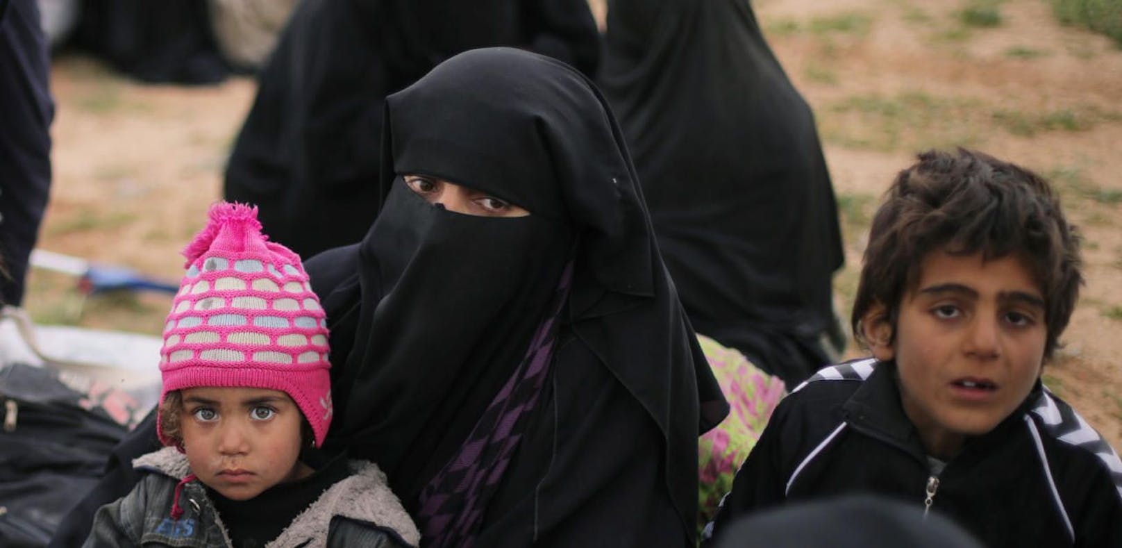 Außenministerin Karin Kneissl (FPÖ) gab bekannt, dass sich derzeit etwa 40 Personen aus Österreich mit IS-Bezug in Syrien und dem Irak befinden. 20 davon seien Erwachsene, 20 von ihnen Kinder. (Symbolfoto)