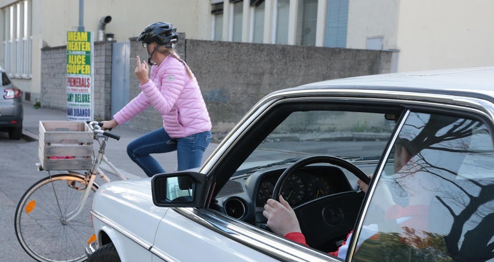 Der Umgang zwischen Radlern und Autofahrern ist im Alltag nicht immer freundlich.
