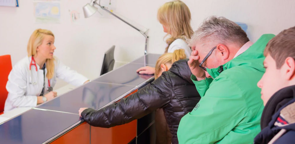 Wartezimmer und Ambulanzen sollen die Primärversorgungszentren entlasten (Symbolbild)
