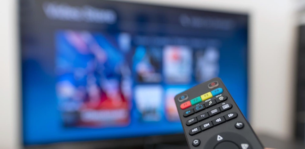 Das FBI warnt vor Sicherheitslücken bei Smart-TVs.