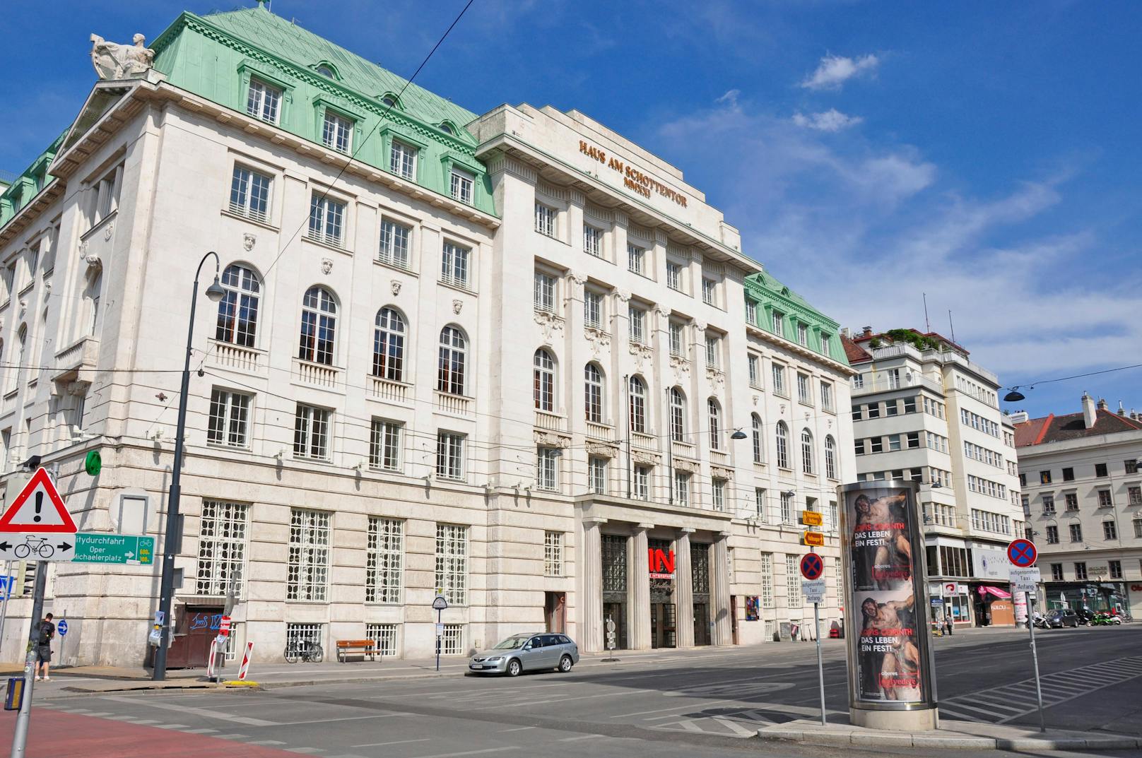 In dem historischen Gebäude beim Schottentor hat Interspar seine 76. Filiale in Österreich eröffnet.