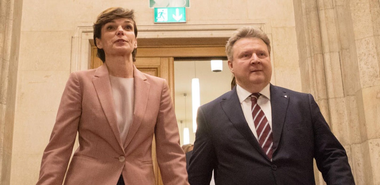 SPÖ-Chefin Pamela Rendi-Wagner mit Wiens Bürgermeister Michael Ludwig, der &quot;derzeit&quot; hinter ihr steht.