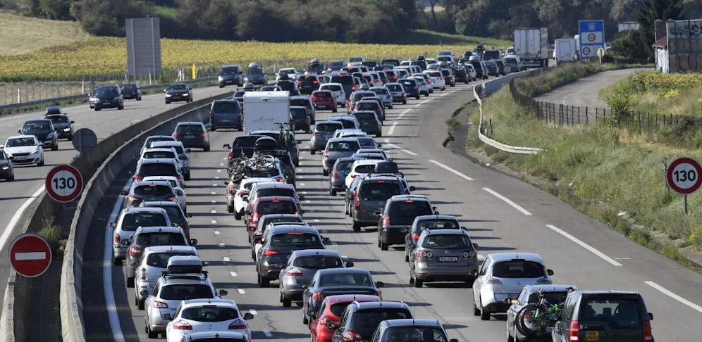 (Symbolbild) Das verlängerte Wochenende wird für ordentlich Stau auf Österreichs Straßen sorgen.