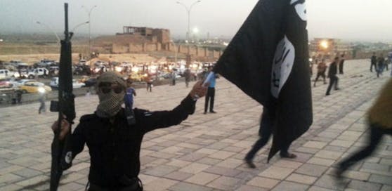 (Symbolbild) IS-Kämpfer sollen am Weg nach Europa sein.