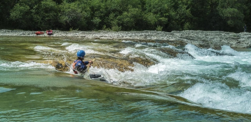 Ein Kajakfahrer wurde verletzt. (Symbolfoto)