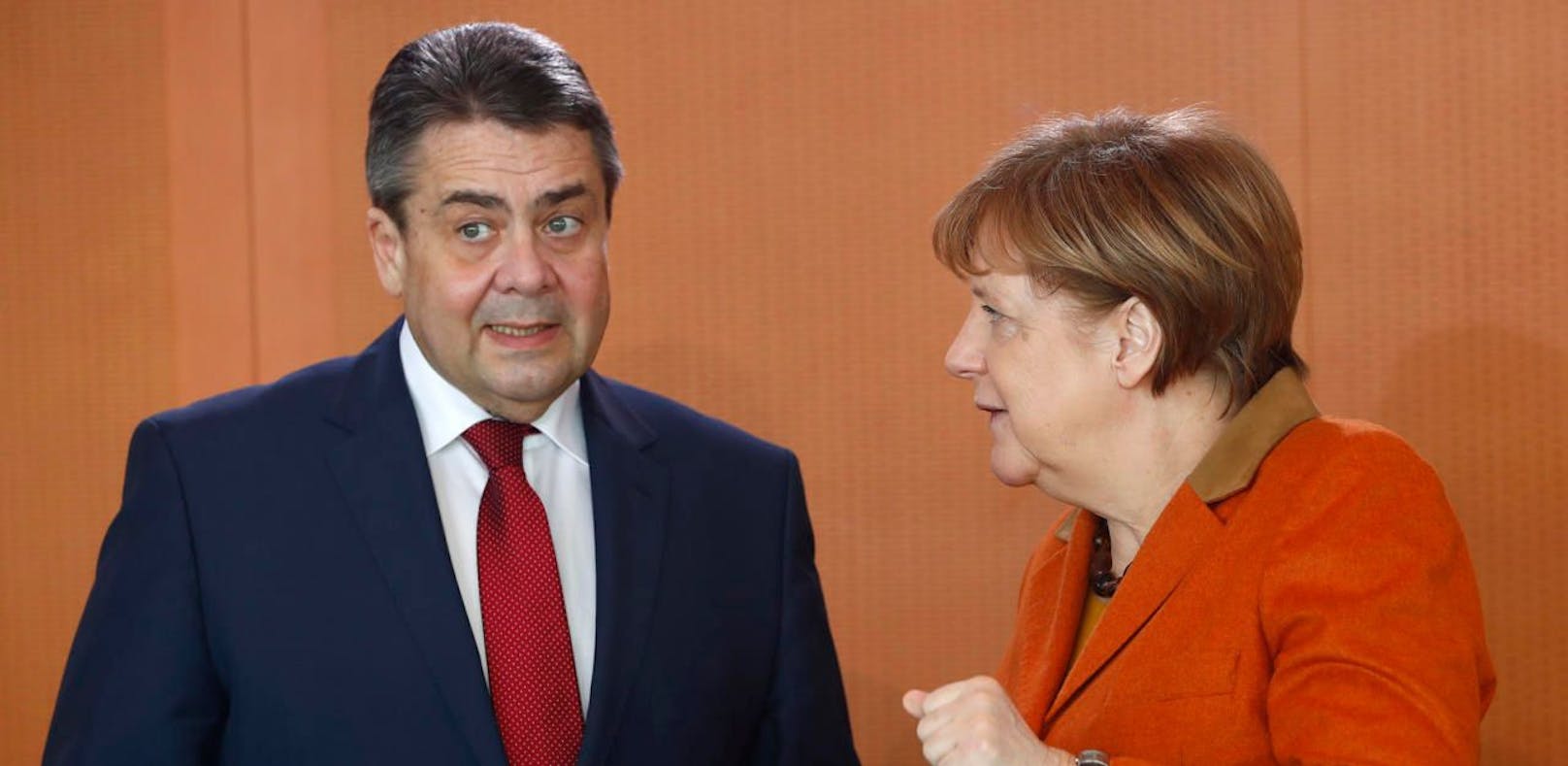 Die deutsche Kanzlerin Angela Merkel mit Außenminister Sigmar Gabriel.