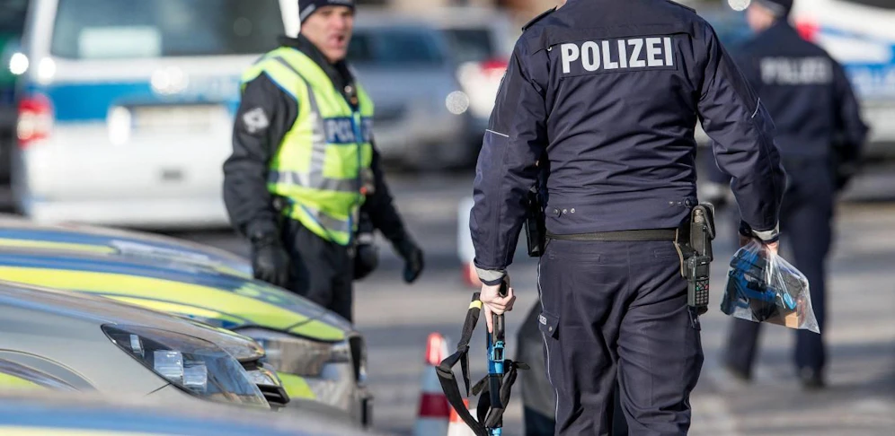 Bei einer Anti-Terror-Razzia in Deutschland wurden zehn Verdächtige festgenommen.