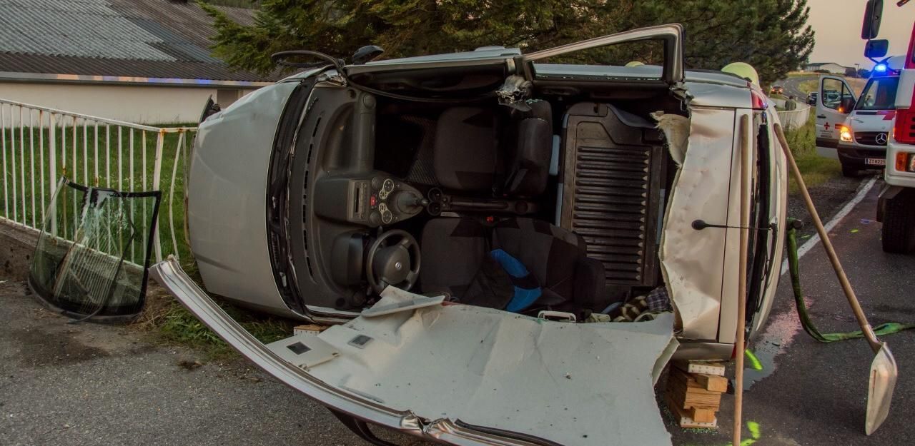 Heute.at - 4 Verletzte bei schwerem Crash, darunter 2 Kinder