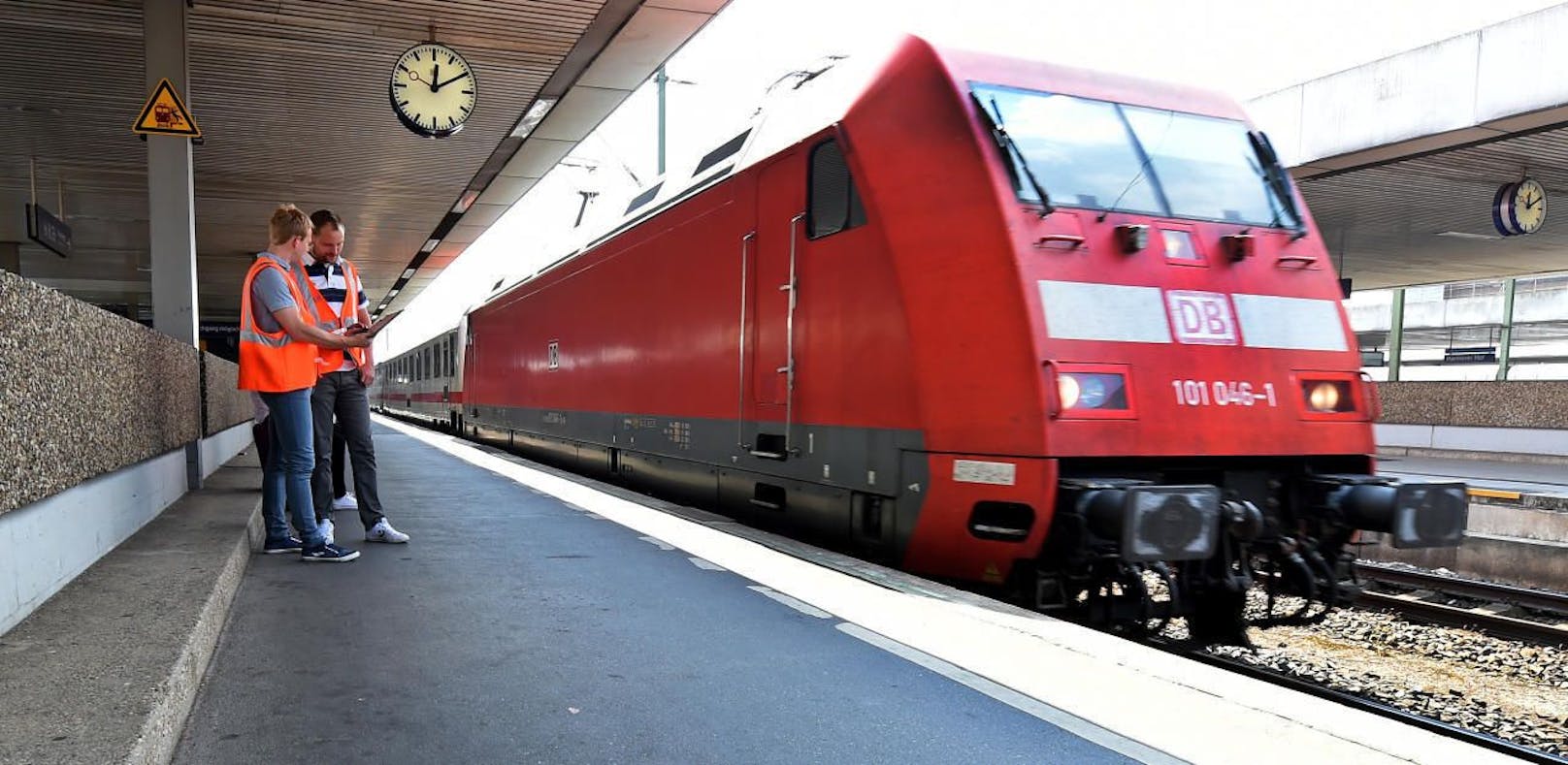 Ein Zug der Deutschen Bahn in Hannover. Symbolbild