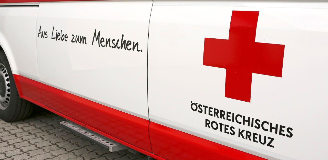 Heute.at - Autolenker (33) auf A8 aus Wagen geschleudert: Tot