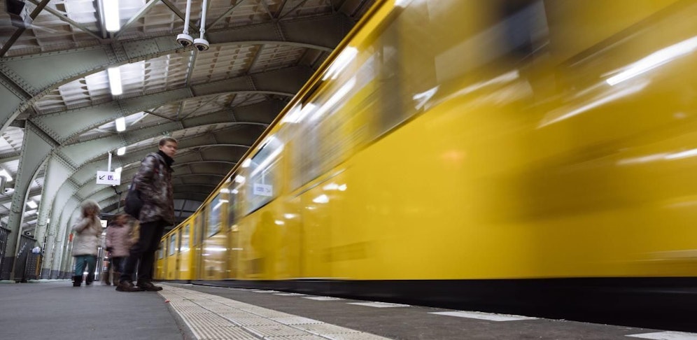 Die 36-Jährige befriedigte ihren Freund oral in der S-Bahn