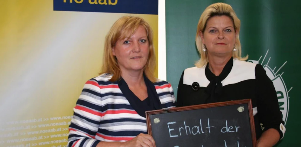 Sandra Kern (li.) und Klaudia Tanner (re.) machen gemeinsame Sache für die Sonderschule.