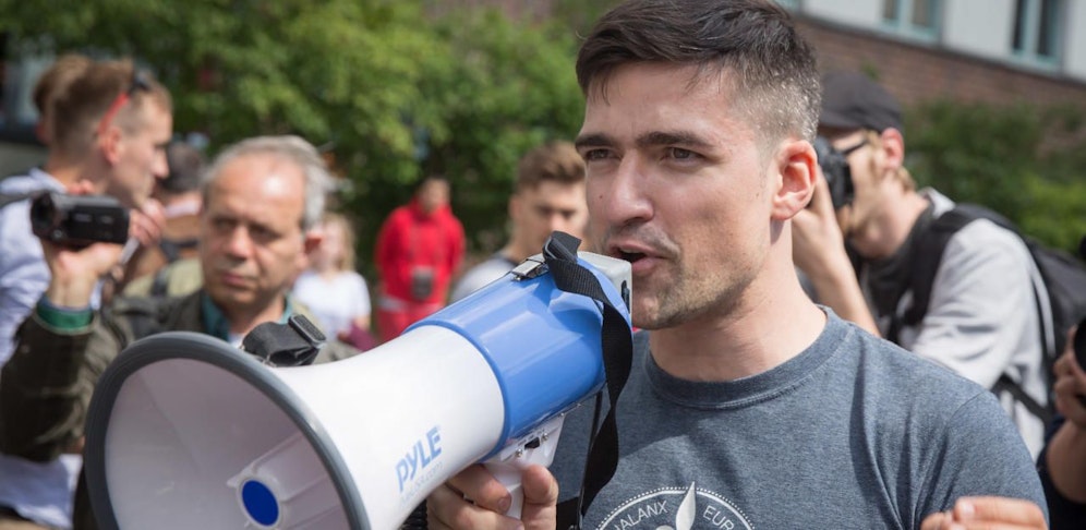 Martin Sellner, Sprecher der rechtsextremen "Identitäre Bewegung" bei einem Aufmarsch in Berlin