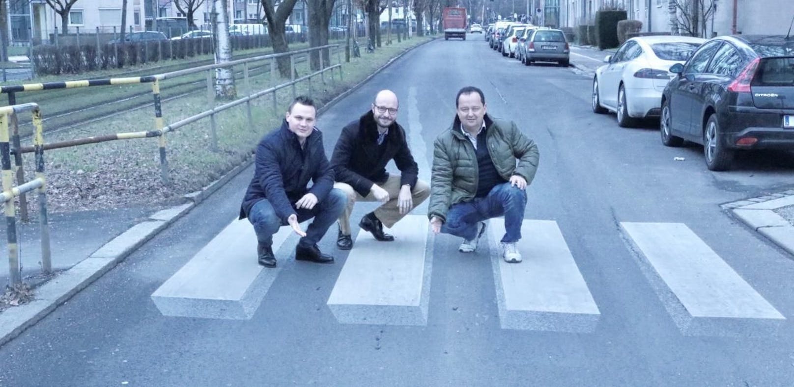 Tullns FP-Bezirksobmann Andreas Bors und TOP-Stadtrat Ludwig Buchinger zu Besuch beim Linzer Vizebürgermeister Detlef Wimmer und dem dortigen 3D-Streifen.