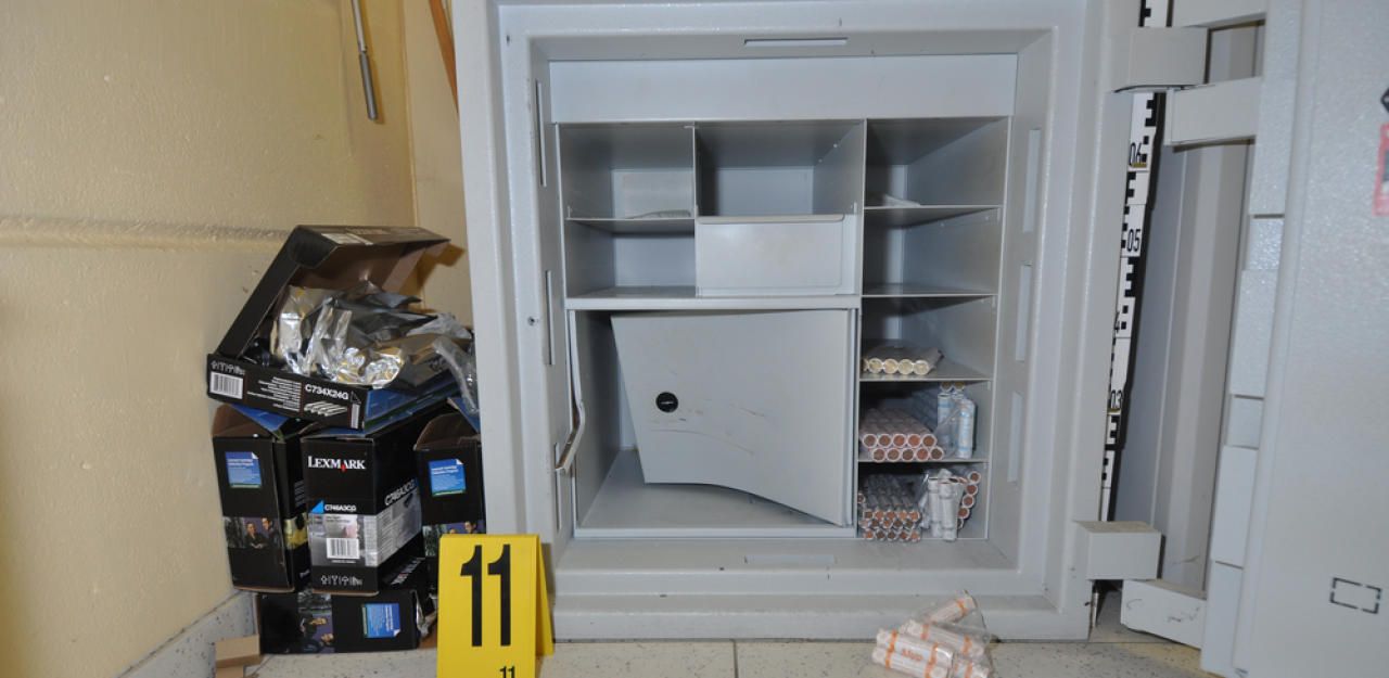 Heute.at - Einbrecher mit Muckis: 200-kg-Tresor geschleppt