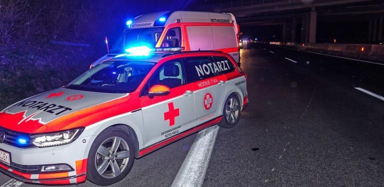 Heute.at - 38-Jährige kracht mit Pkw gegen Baum – sofort tot