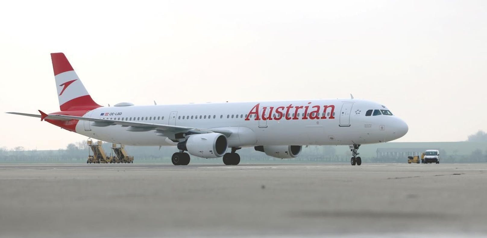 Einer AUA-Maschine, die von Wien nach Sibiu unterwegs war, platzte bei der Landung ein Reifen.
