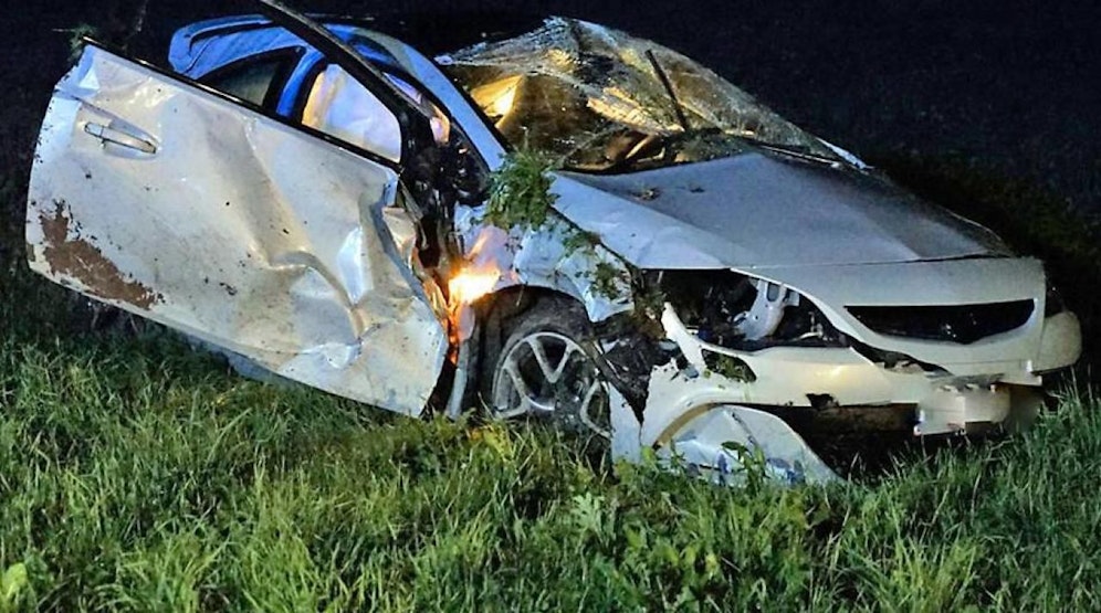 Die Autos der beiden Unfall-beteiligten haben einen Totalschaden. Symbolfoto