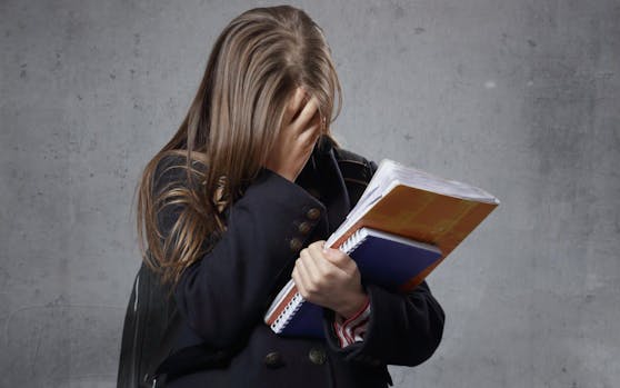 Der Unbekannte fasste der 16-Jährige an die Hüfte