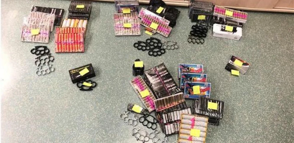 Kaum gekauft, schon beschlagnahmt: Waffen und Pyrotechnik