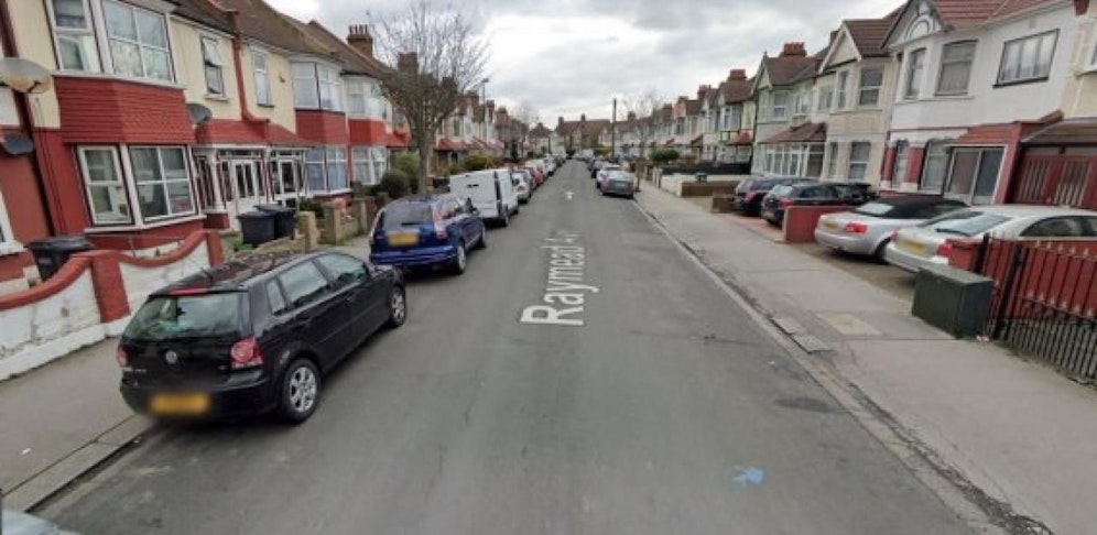 An der Raymead Avenue in Thorton Hill im Stadtteil Croyden geschah die Bluttat.