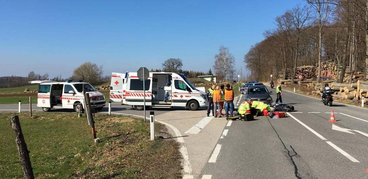 Heute.at - Motorrad gegen Pkw: Biker in kritischem Zustand