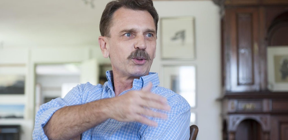 Der Maler Odin Wiesinger am 27. Juni 2016 in seinem Atelier in Andorf, Oberösterreich. Wiesinger soll Mitglied des oö. Landeskulturbeirates werden. Die FPÖ hat ihn nominiert. 