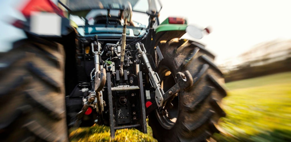 Der Traktorfahrer wurde schwer verletzt. 