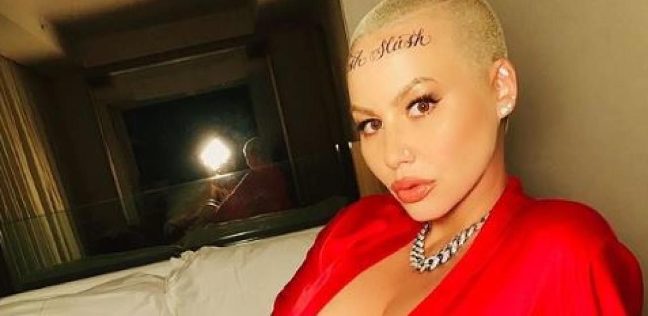 Heute.at - Amber Rose trägt Namen ihrer Kinder auf der Stirn