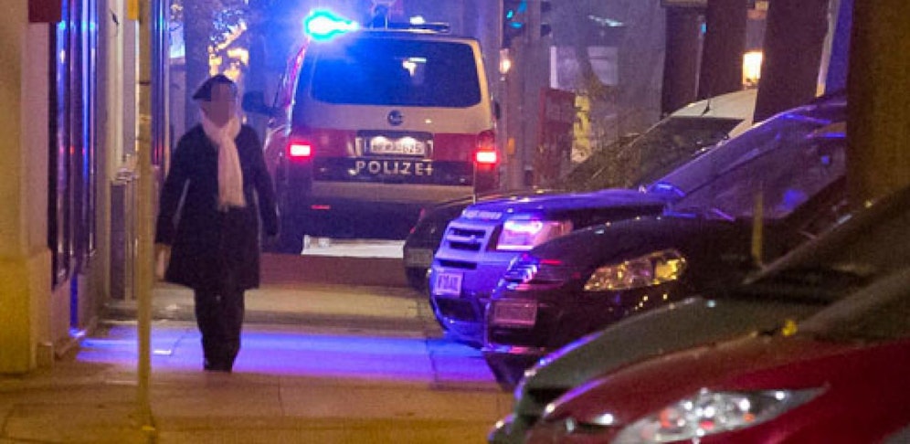 (Symbolbild) Vor einer Klagenfurter Schule kam es zur Bluttat.