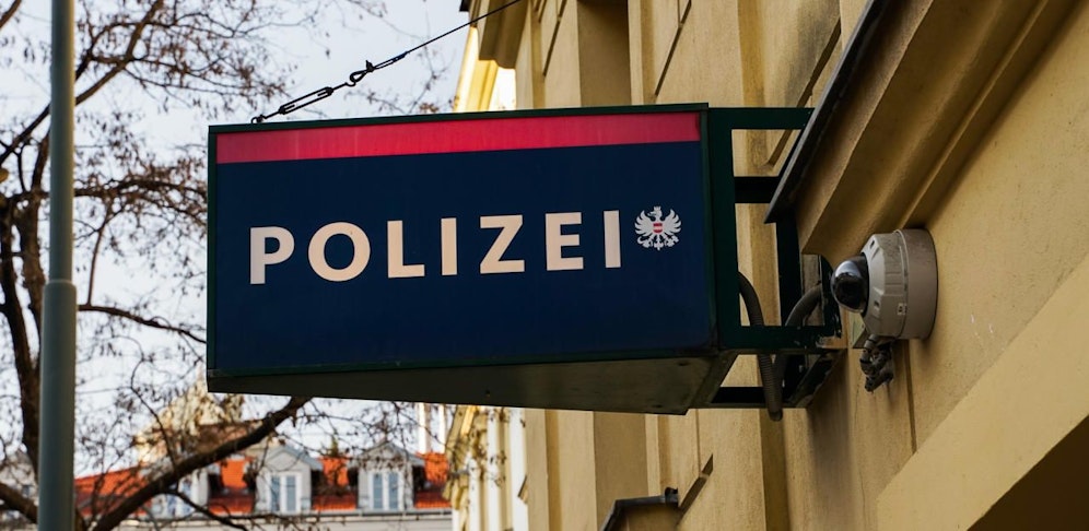 Täter gaben sich als Kriminalbeamte der Polizei aus.