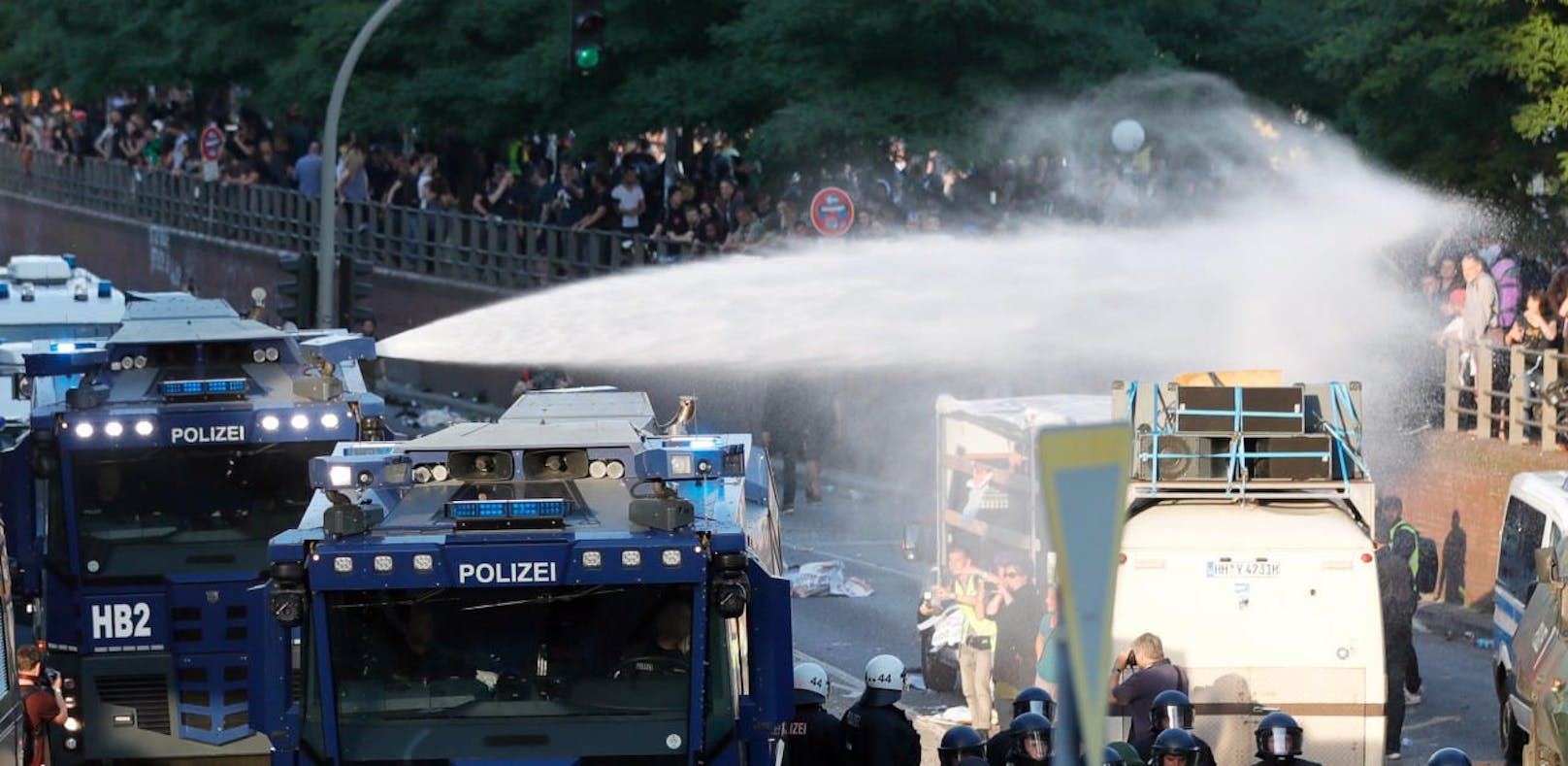 Straßenschlachten vor G20-Gipfel in Hamburg