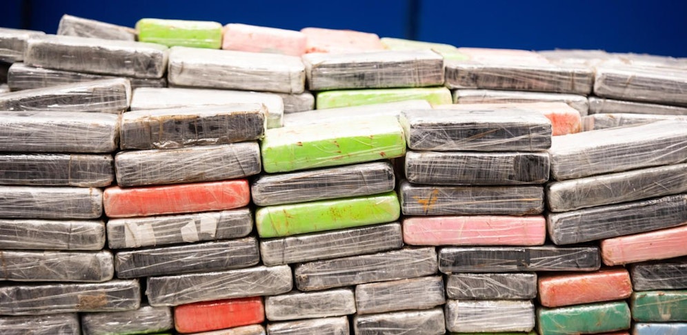 (Symbolbild) Der Lieferung aus Brasilien lagen auch 700 Kilo Kokain bei.