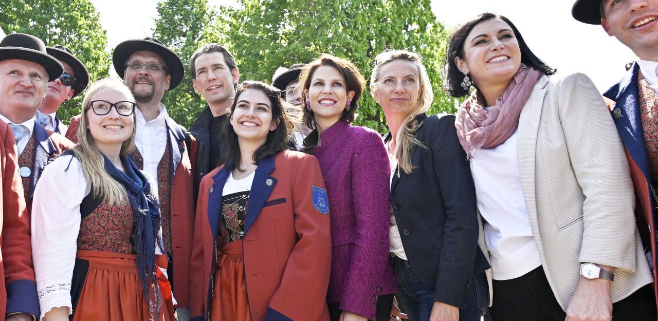 Heute.at - Bogner-Strauß wirft Ministerin Lüge vor