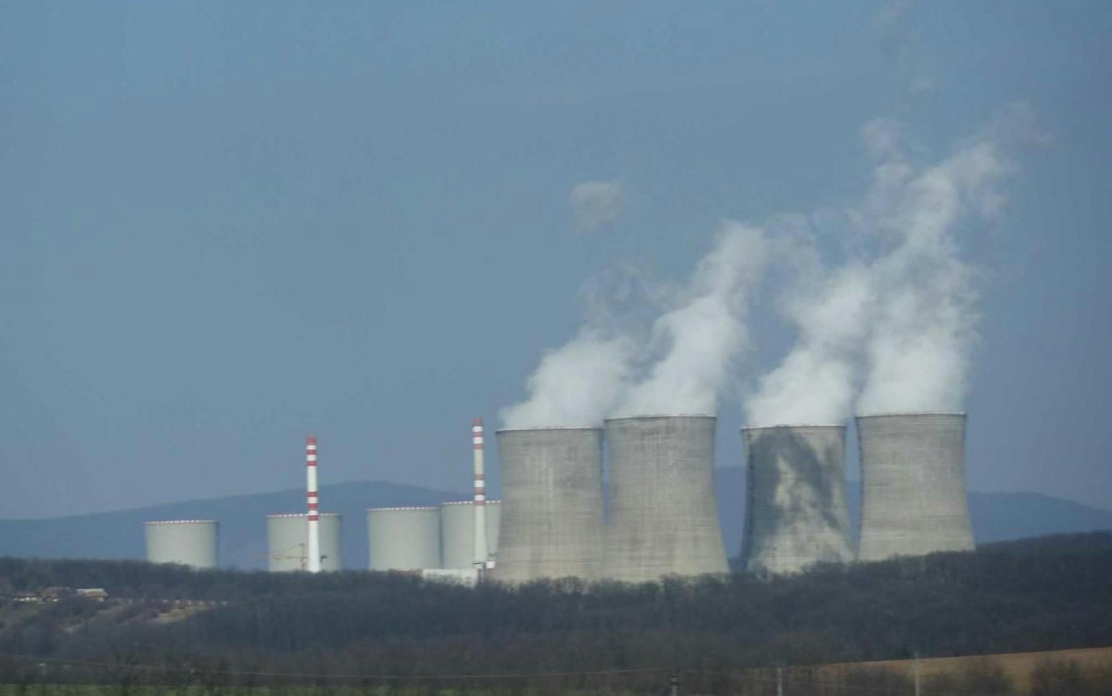 Die Reaktoren 3 und 4 des Atomkraftwerk Mochovce (Slowakei) stehen kurz vor ihrer Betriebsbewilligung. Die Wiener Umweltstadträtin Ulli Sima (SPÖ) warnt einmal mehr vor der Gefahr und ruft den Bund auf, sich für die Verhinderung der Inbetriebnahme einzusetzen. 