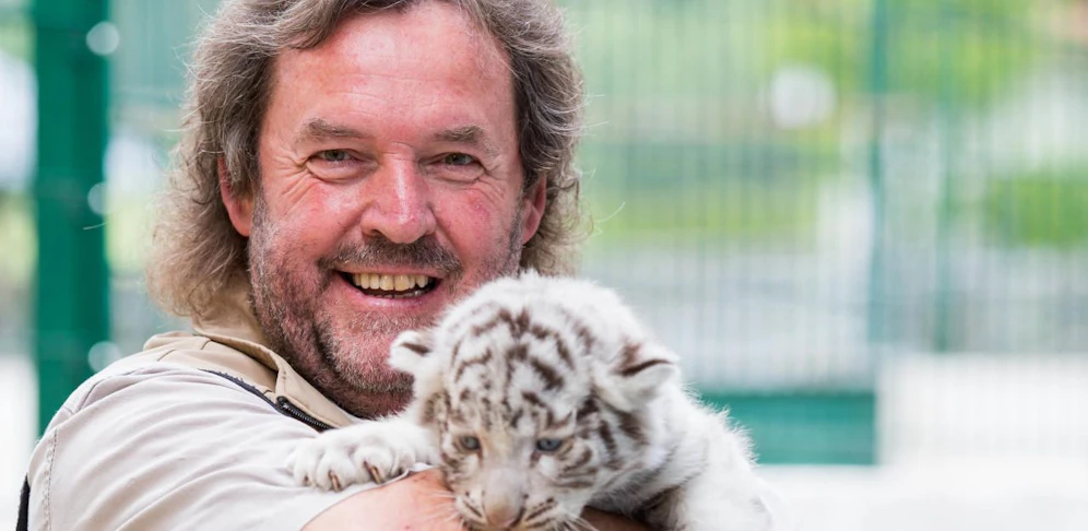 Herbert Eder mit Tigerbaby - da war die Welt noch in Ordnung